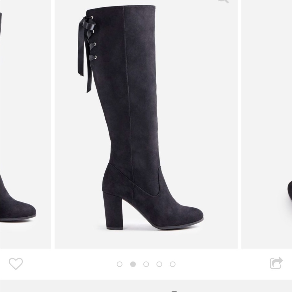 Heeled black boots